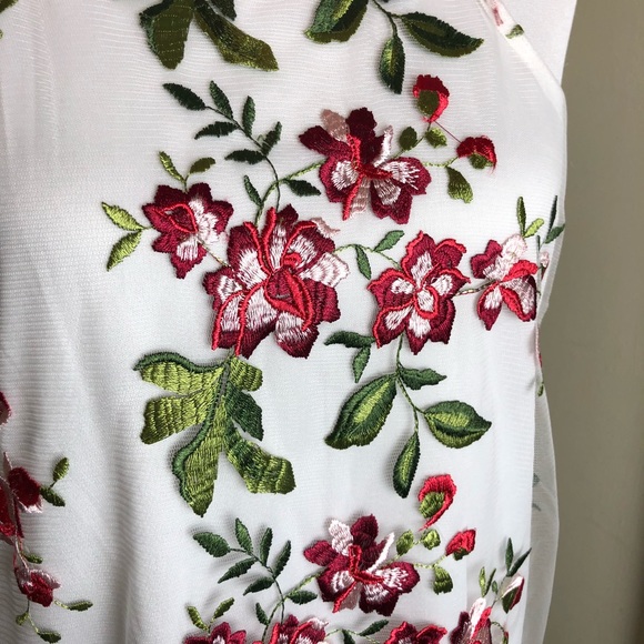 Embroidered Floral dress - NWT Size Small - Picture 8 of 8
